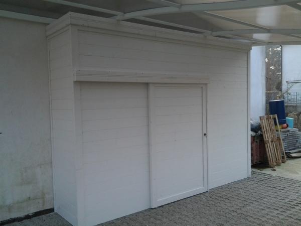 FOTO 32 casetta armadio cm 350x60 con porta scorrevole, laccato bianco, realizzato su misura.