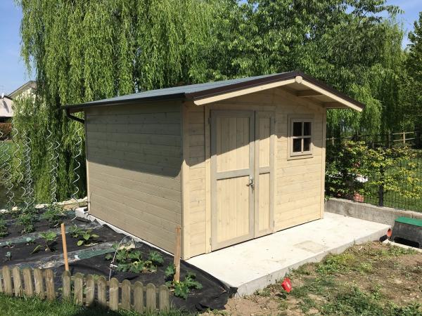 FOTO 16 casetta a pareti colorata cm 300x300 con aggiunta di : impregnatura grigia, porta e mezza cm 120, grondaie.